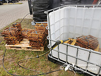 ReiniReinigung von Bienen-Rähmchen in Zandermaß