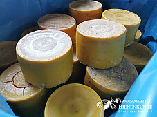 Bienenwachs ausgehärtet in Wachsblöcke